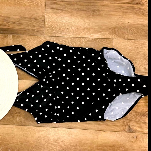 Polka Dots Women Bathing Suit Size XL With Hat NEW - Picture 1 of 2